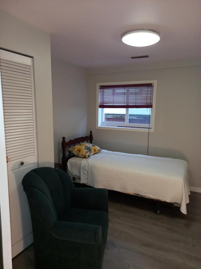 Green&White House Appartement Coquitlam Buitenkant foto